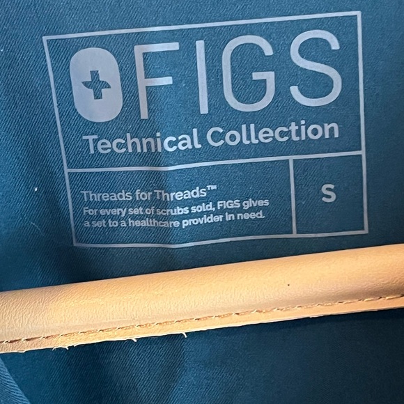 FIGS Technical Collection Short Sleeve Scrub Top Women's S  Pockets V Neck - Picture 3 of 4